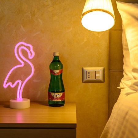 El Barrio In Bed Apartment Napoli Bagian luar foto