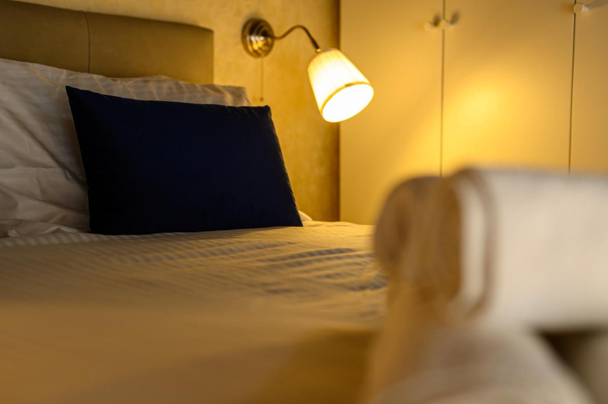El Barrio In Bed Apartment Napoli Bagian luar foto