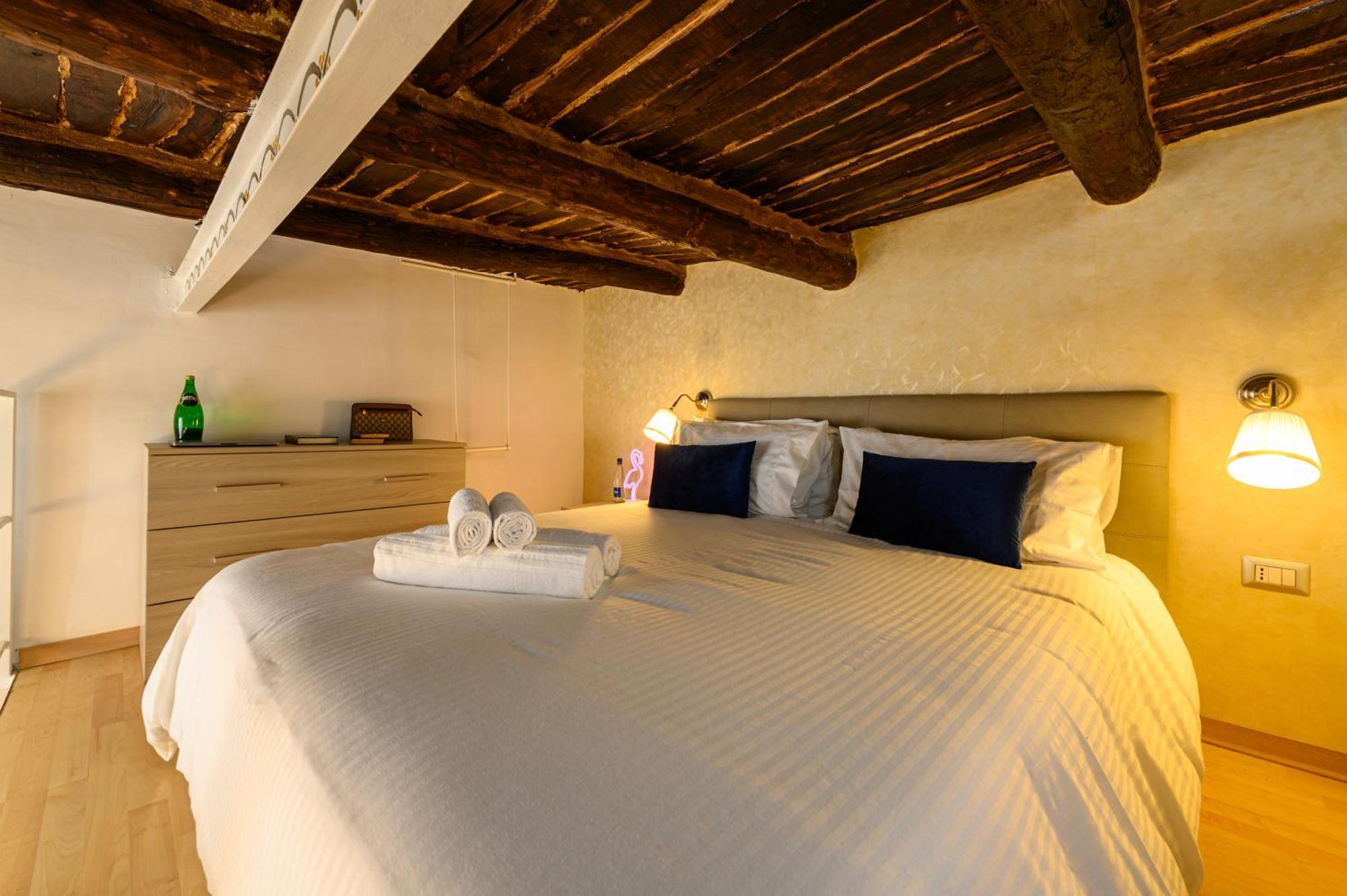 El Barrio In Bed Apartment Napoli Bagian luar foto