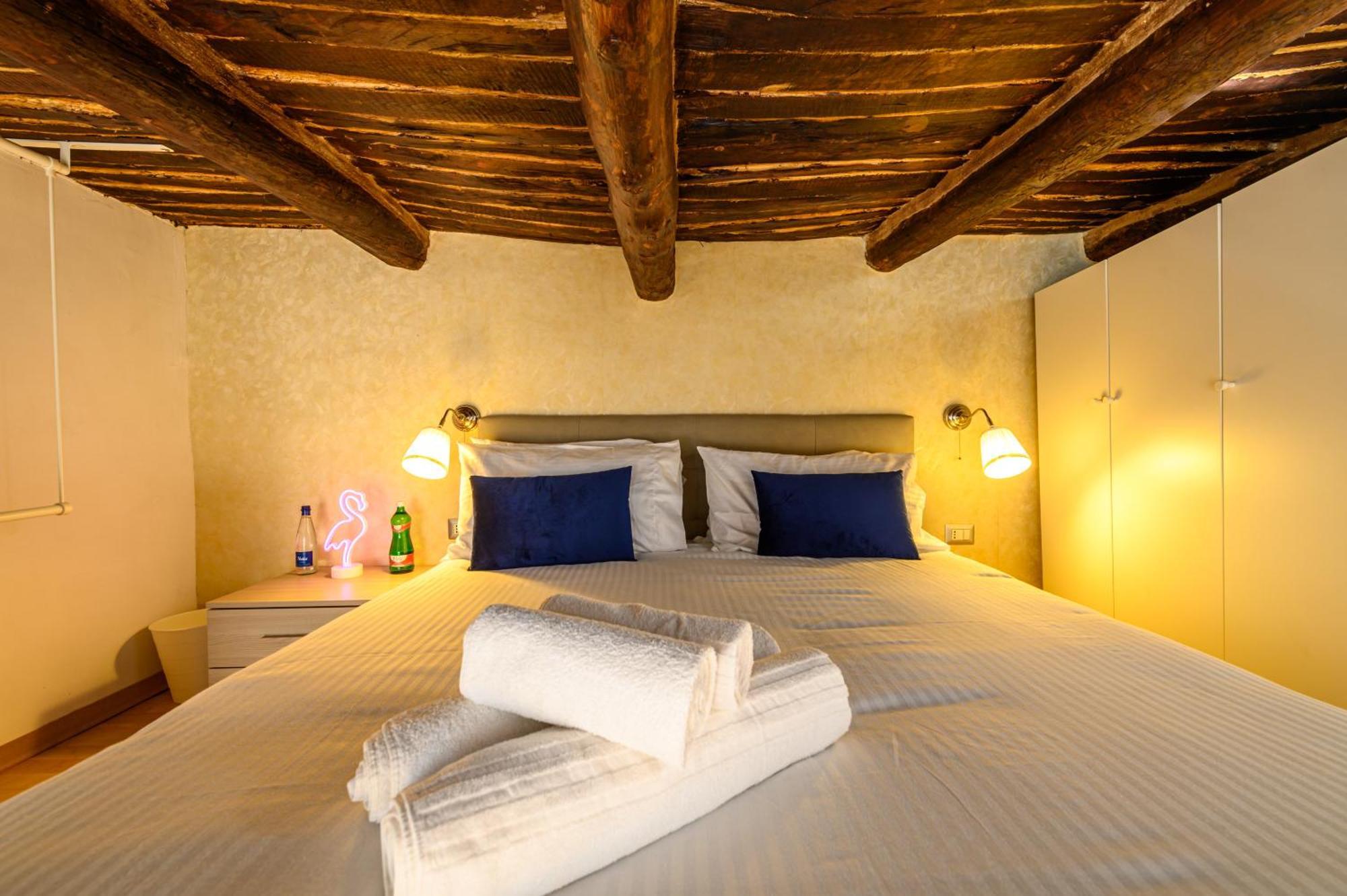 El Barrio In Bed Apartment Napoli Bagian luar foto