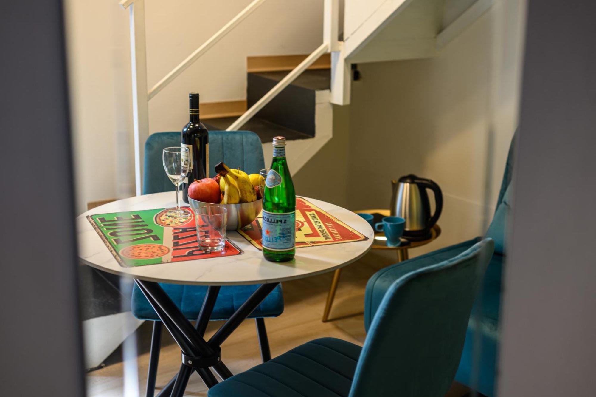 El Barrio In Bed Apartment Napoli Bagian luar foto