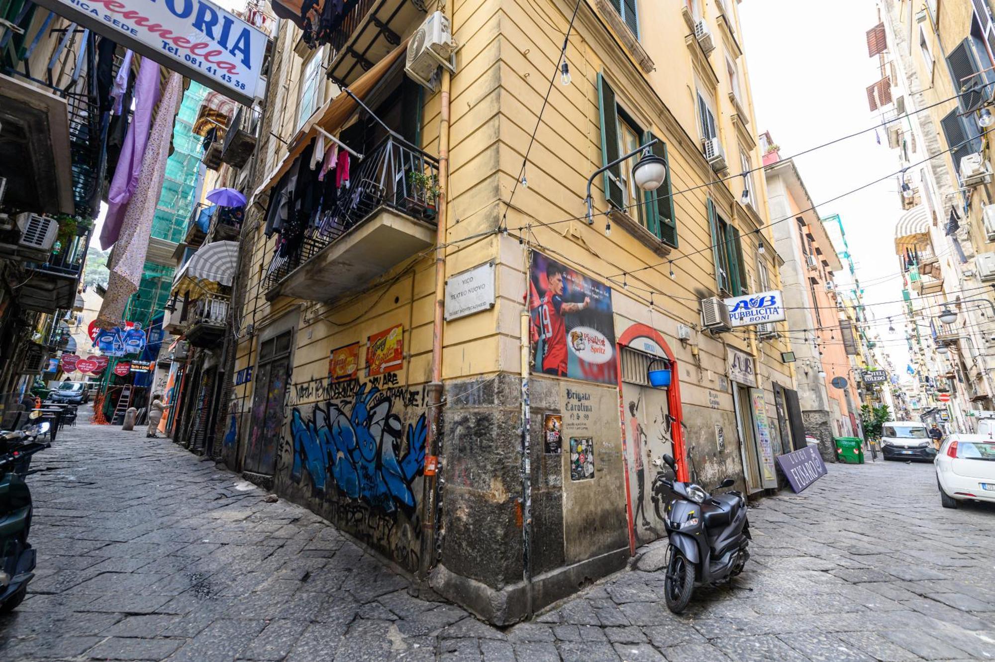 El Barrio In Bed Apartment Napoli Bagian luar foto